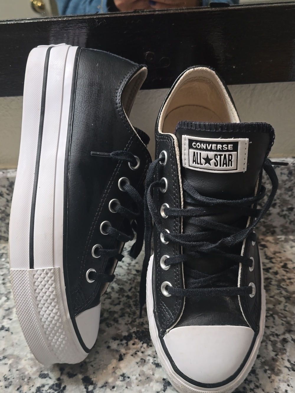 Converse Chuck Taylor All Star Lift Platform Leather Low Top Lift Platform
